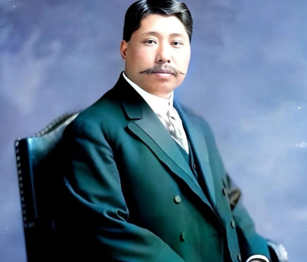 当年的黄兴，是真狠啊！你想想，长沙城一半都是他家的，收租都要跑两天马。结果呢？