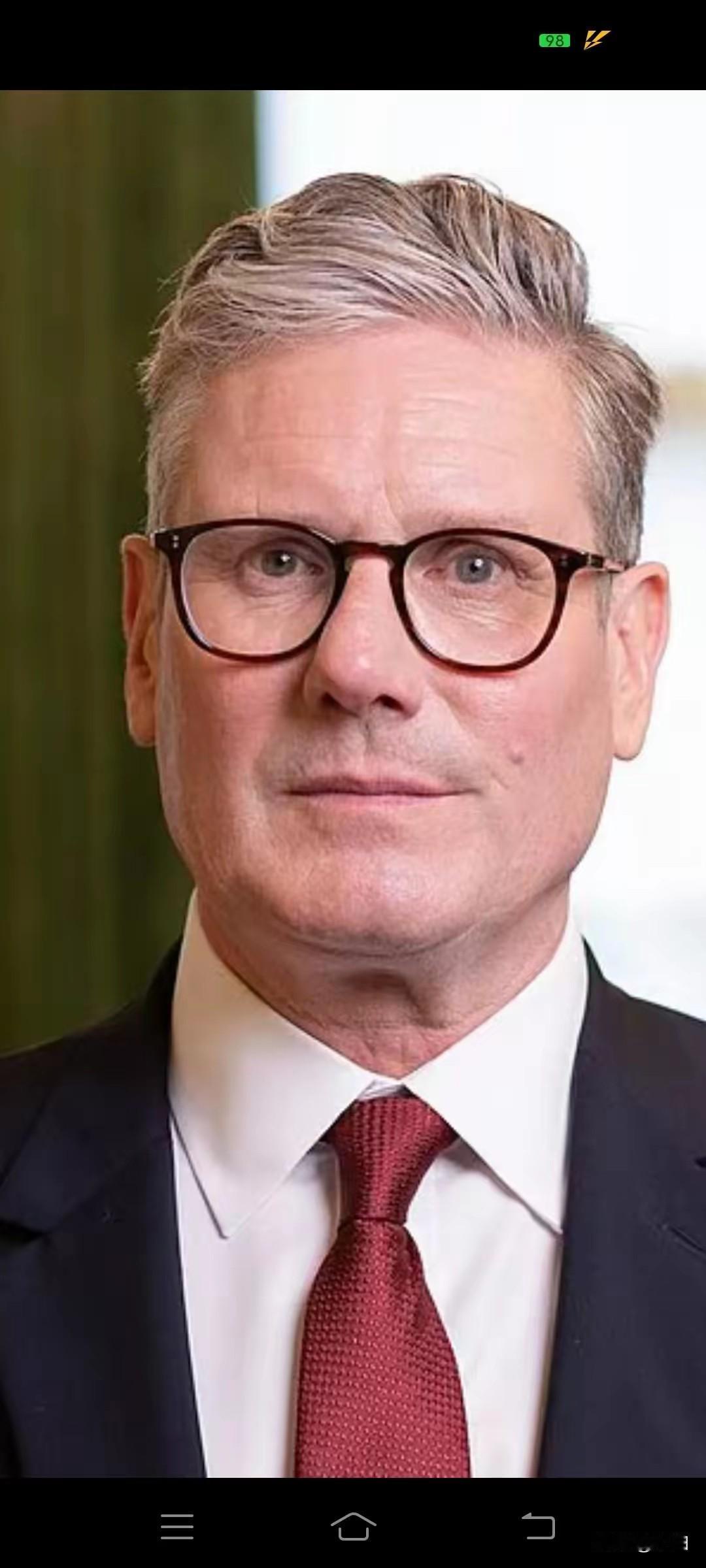 英法国传来消息！4月22日，英国和法国在伦敦拉着30多个国家的军官开了一场大会