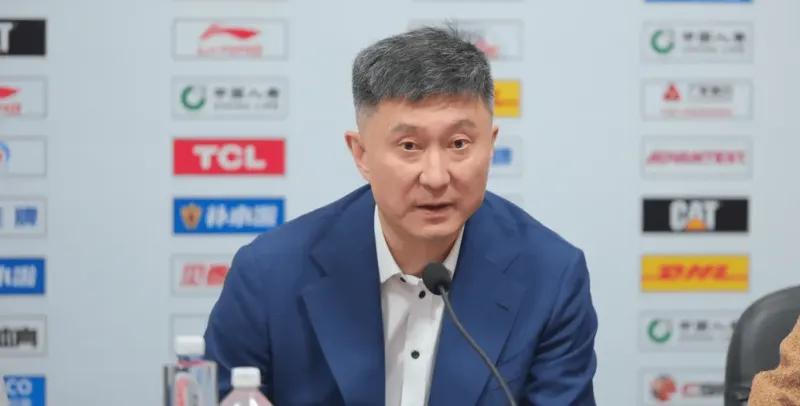 杜锋揭秘了广东队在上场比赛以一分之差惜败江苏队的根源。就在上场遭遇战，当广东队以