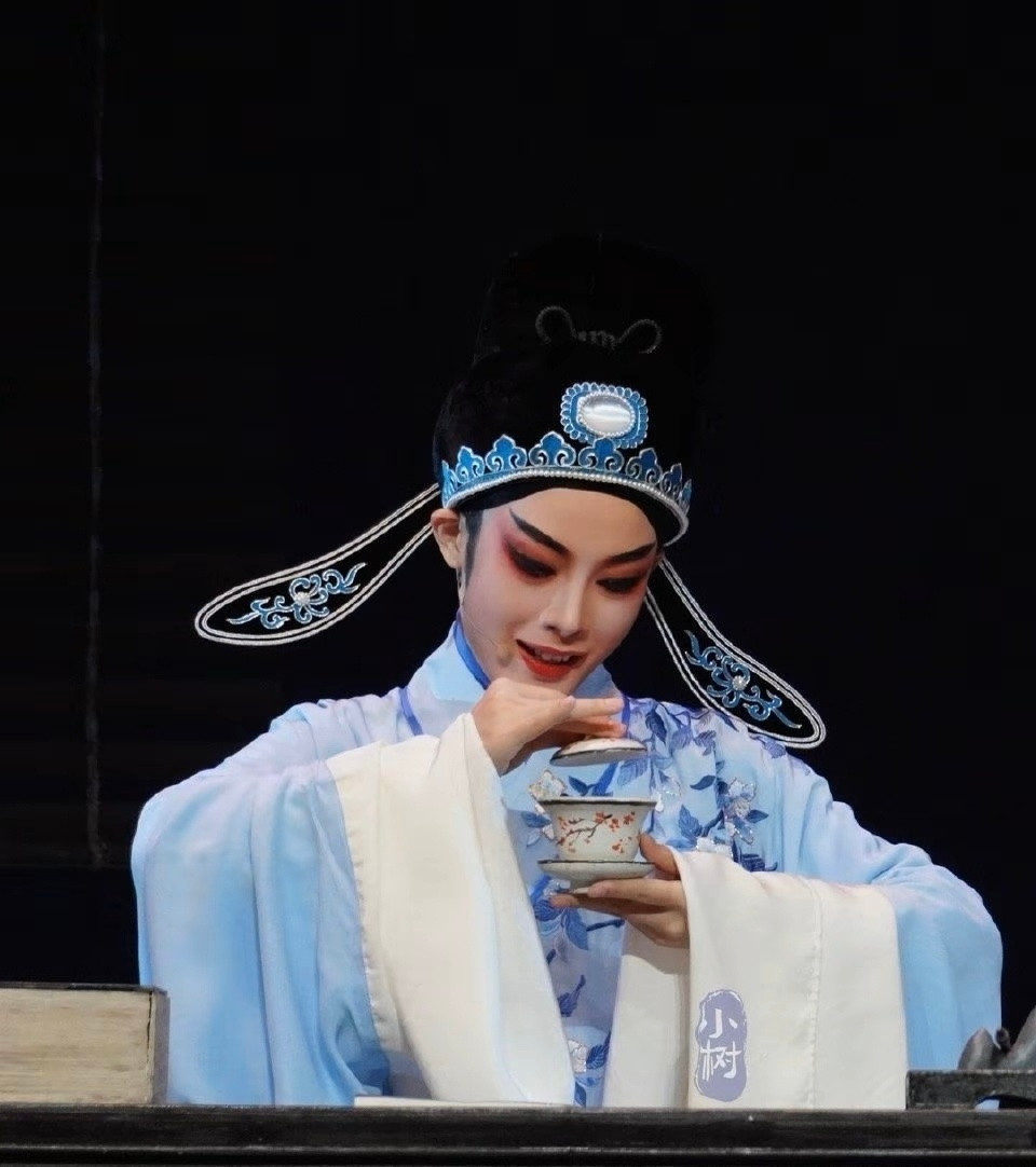 铁打的陈丽君流水的花旦陈丽君孙浩谁拿错了剧本小生陈丽君，新搭档竟然是一米八几的男