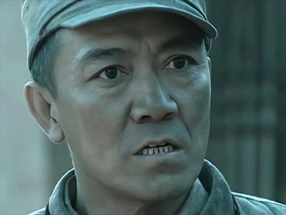 原著里,李云龙被关监狱后，段鹏带着特种部队硬闯救人，结果却被李云龙骂退！更狠的是