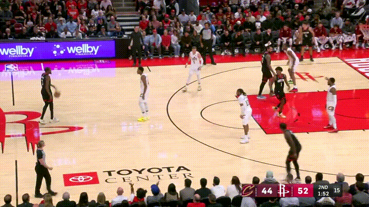 火箭新援芬尼-史密斯终于争气了！火箭新援芬尼-史密斯今天打骑士时，第二节1分多