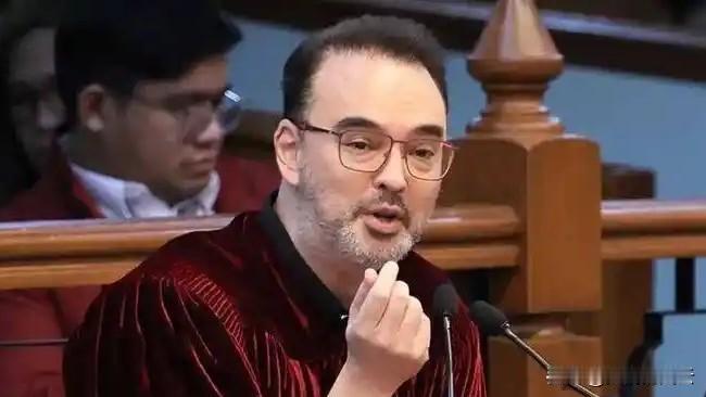从10月10日的最新局势来看，菲律宾参议员、前参议长艾伦·卡耶塔诺确实正陷入多重