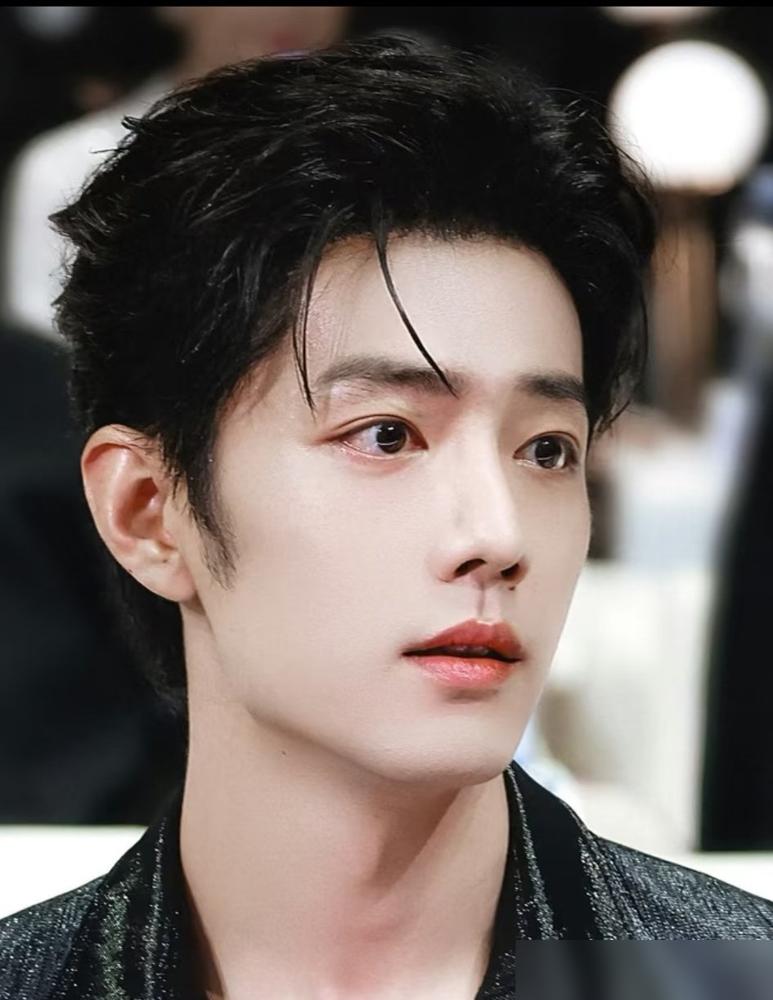 你以为是王一博在骂肖战？错了。那个录屏的女孩，身份证都扒出来了，06年的。