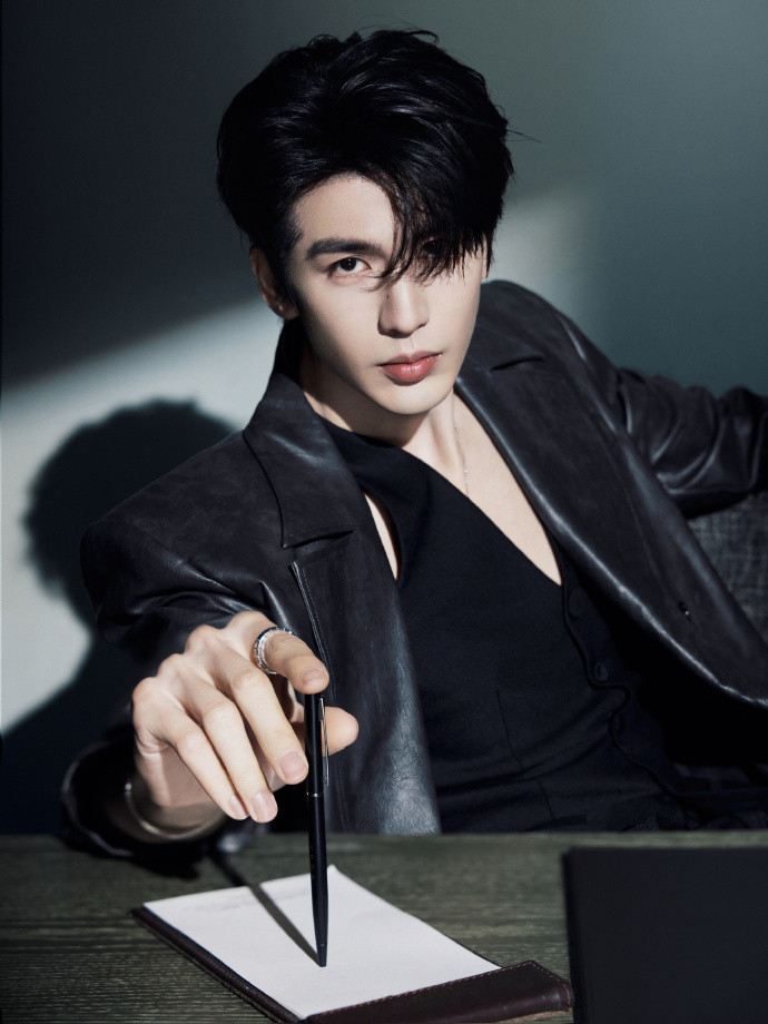 给张凌赫宇宙不解释​​​