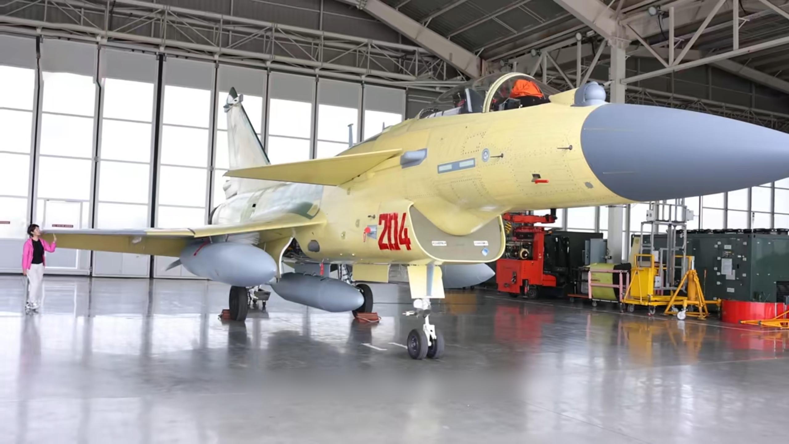 玩呢？印尼国防部长又改口称：购买歼-10战机事宜还在观望中！好家伙，据此前印尼媒