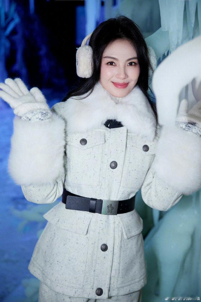 刘涛在哪过年也得问妈本命年的涛姐元气满满，新一年满是无限可能，过年安排全听妈妈