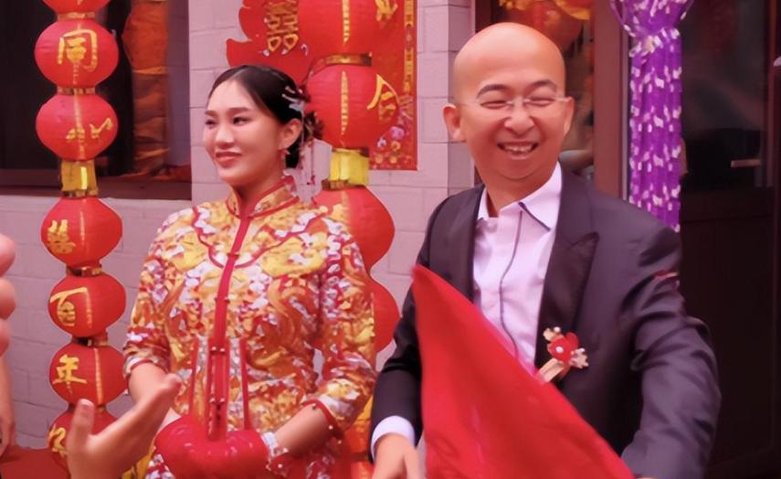 “这也太双标了吧！”演员巨兴茂身家过亿，娶了貌美如花的孟久淇，本该是人人羡慕的圆