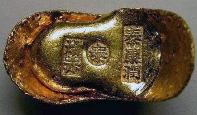 1966年，湖南长沙一名男子在鱼塘捕鱼时，家中所养的大黄狗突然异常亢奋，径直扑入