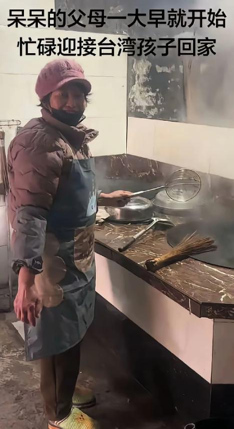 据说那个闯了大祸的穷人家傻丫头呆呆又接了个大单，有十几个从台湾坐飞机✈️过来、同