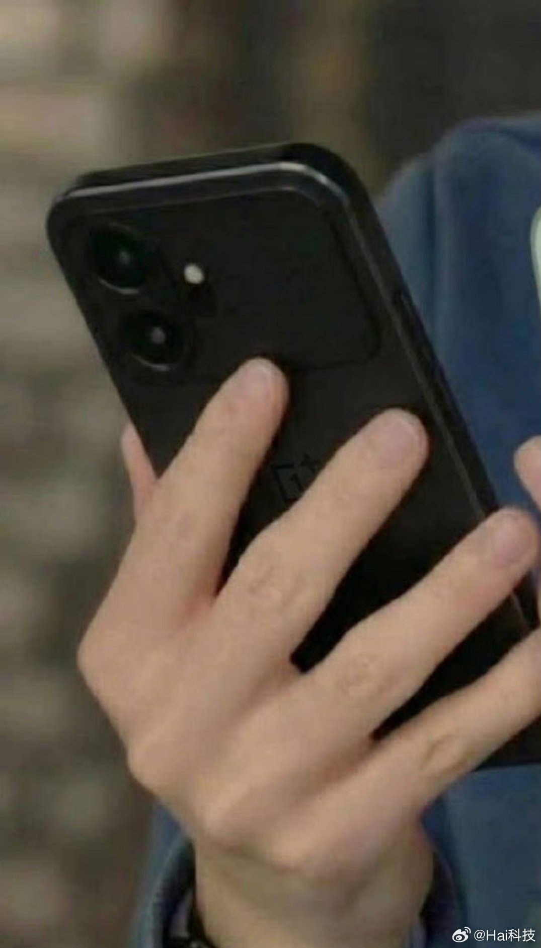 一加15T外观爆水管了，横向矩形Deco？这次据说潜望长焦、无线充都加上了，电