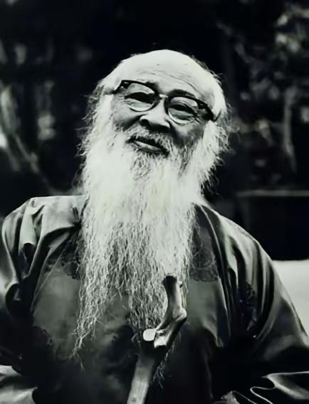 1983年，84岁张大千在台北荣总病房病逝，他的遗嘱很快在报纸公布，令人惊讶的是