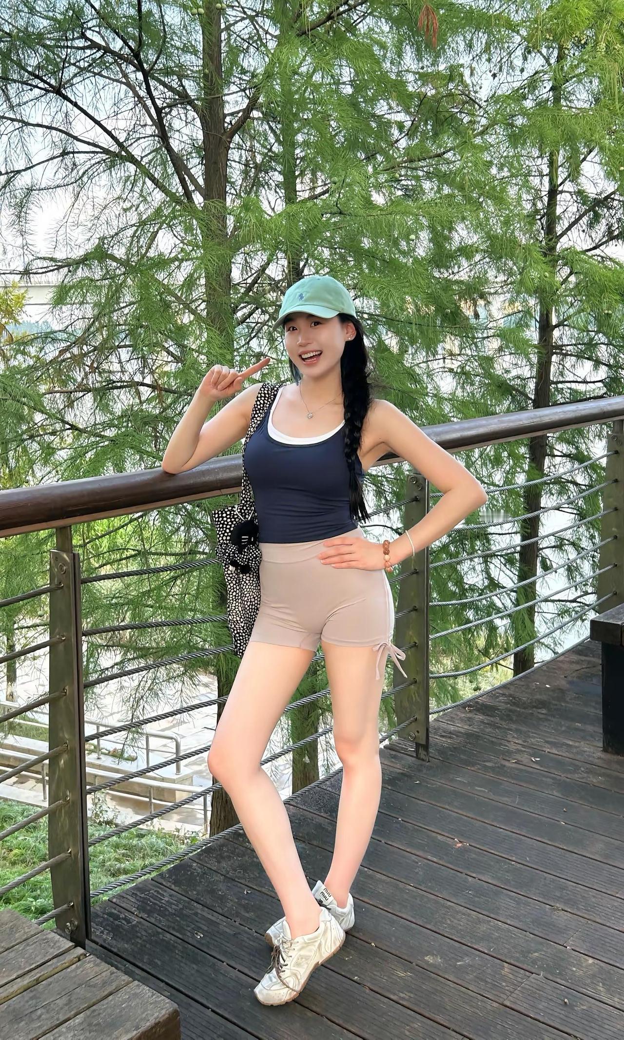 我爱的粥叫粥沫🌼。健身瑜伽服审美积累夏日chill穿搭