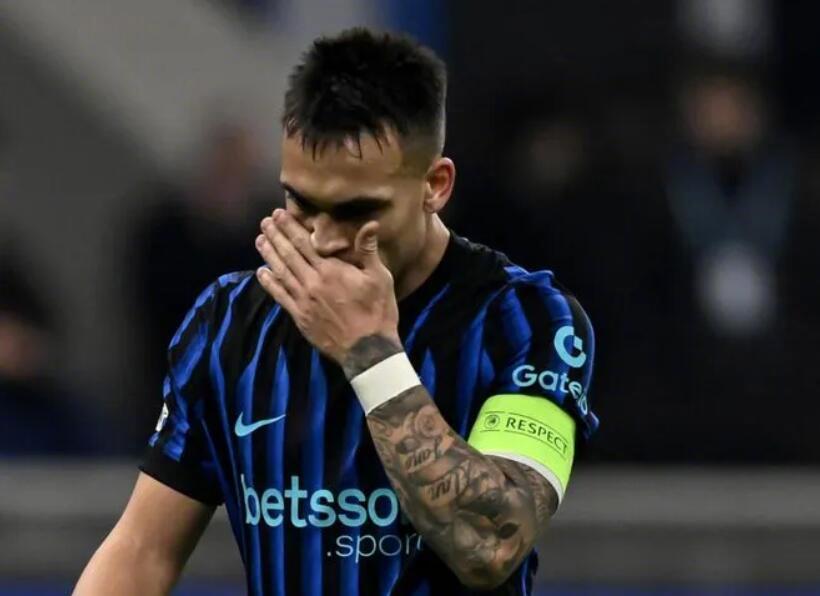 国际米兰官方宣布，球队队长劳塔罗-马丁内斯今天上午在研究所接受了临床和仪器检查。