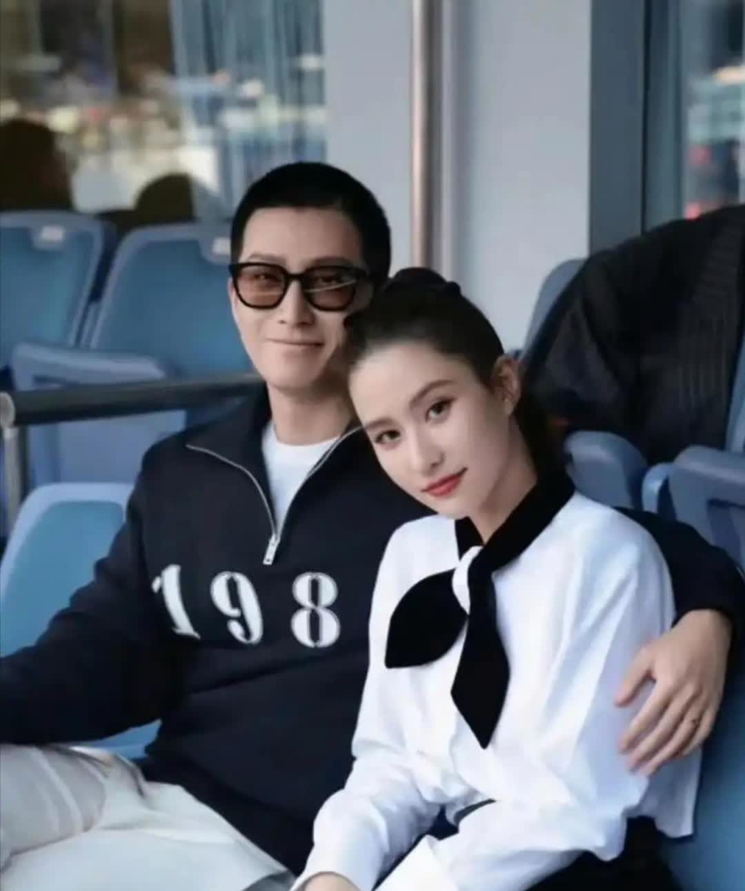 窦骁何超莲离婚传闻：豪门婚姻这出戏，钱没捞着戏先散？听说窦骁跟何超莲被爆离婚了，