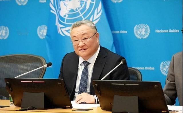 美国欠着46亿美元会费不交，把自己“世界老大”的里子面子全输光了，眼看中国代表傅