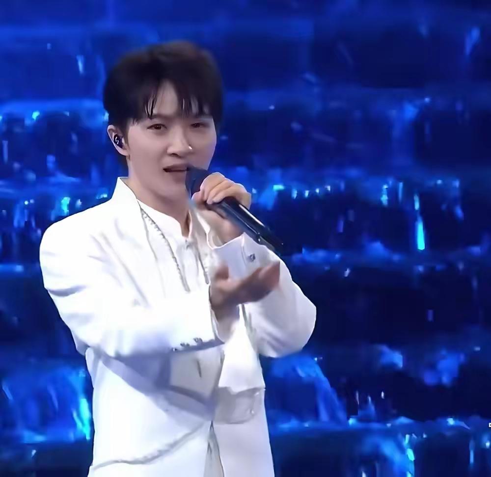 要出事！周深这个唱法太危险了，业内已经有人坐不住了现在乐坛流行什么含糊不