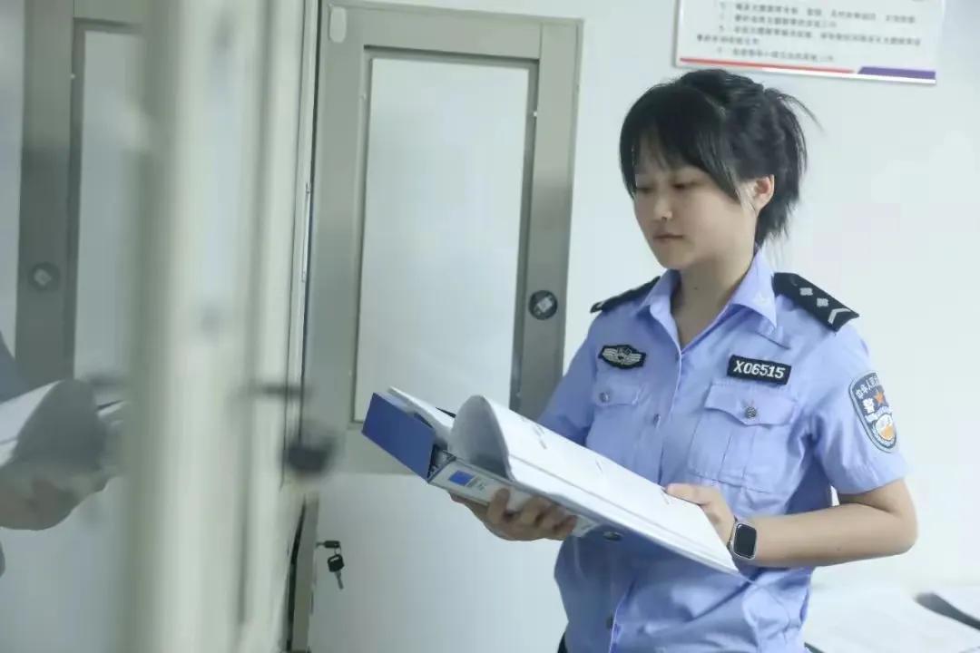 恭喜，仪陇首个女辅警定向入编！女辅警唐川岚成为仪陇首个通过定向考聘取得事业编制的