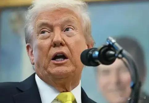 看到中国放下台湾“修理”日本后，特朗普明显慌了，连忙签署了“台湾保证法”，很显然