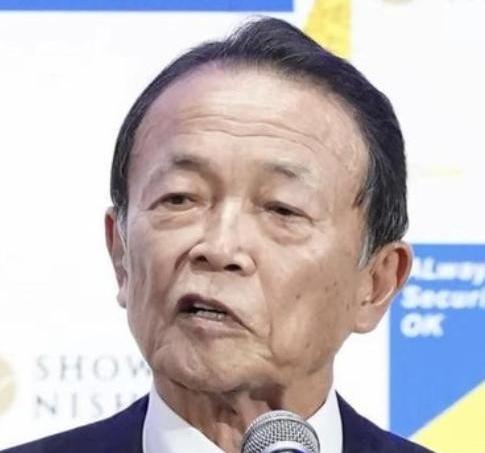 这一次日本彻底不装了！麻生太郎公开承认，日本之所以挑衅中国，真正值得盯住的，不是