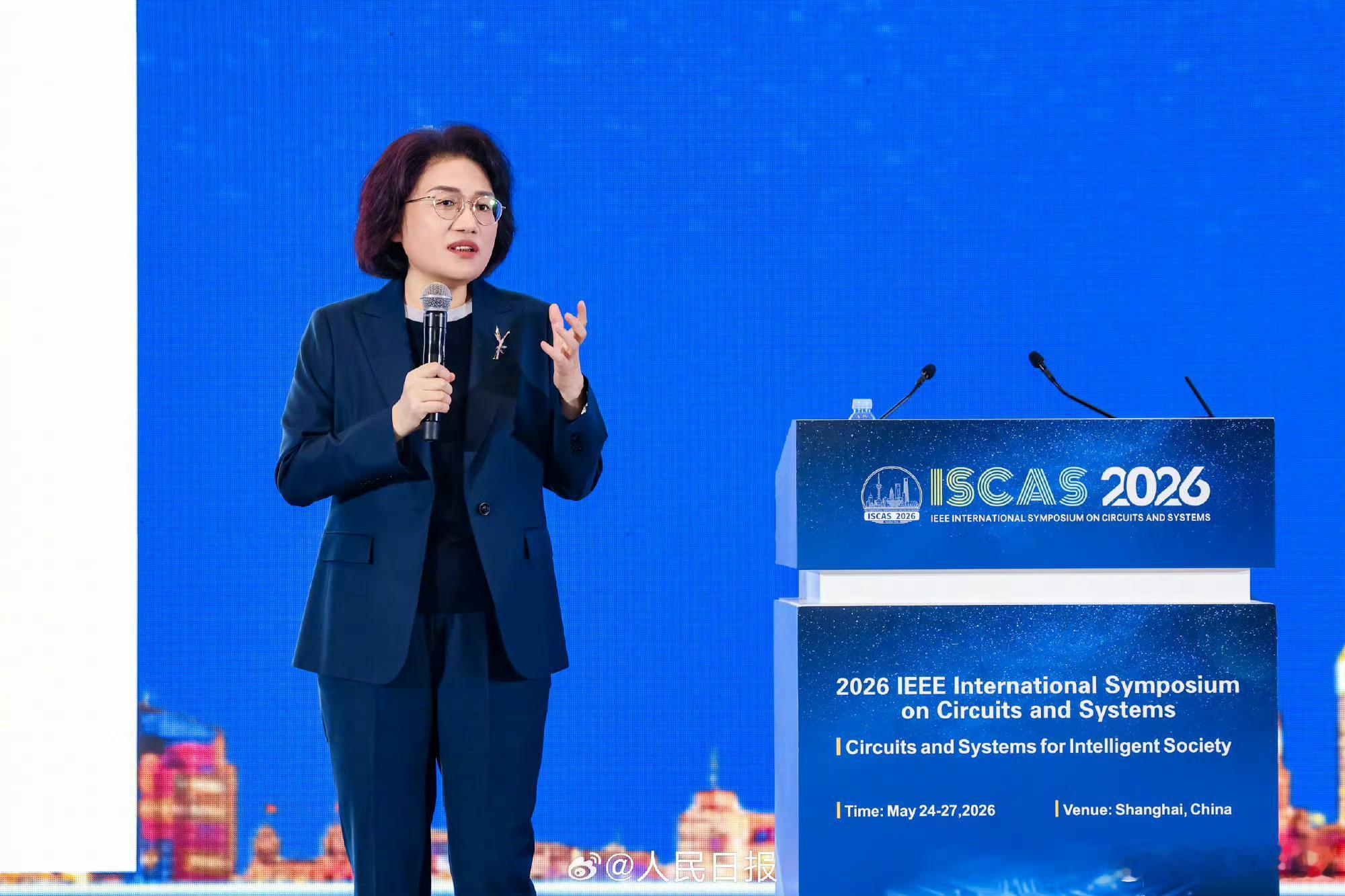 华为放大招！麒麟2026+韬定律，彻底跳出芯片卡脖子！刚从ISCAS2026现