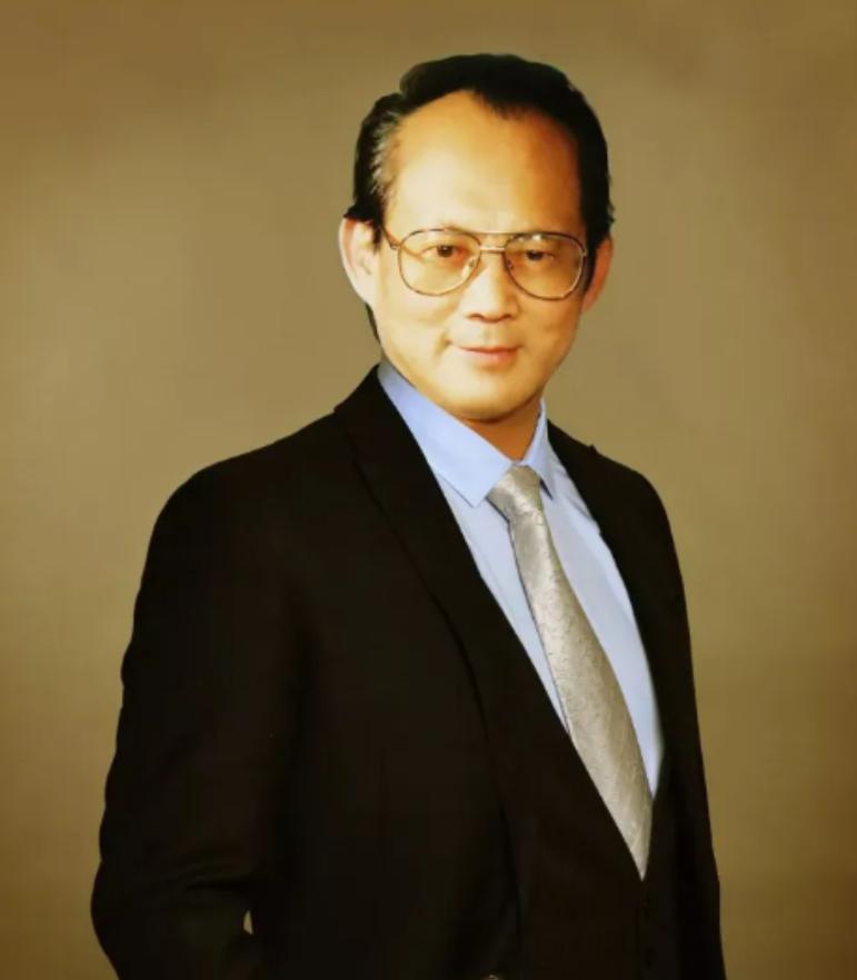 “美国条件更好，带着你的孩子移民美国吧！”这是我国医学专家吴天一前往美国与家人