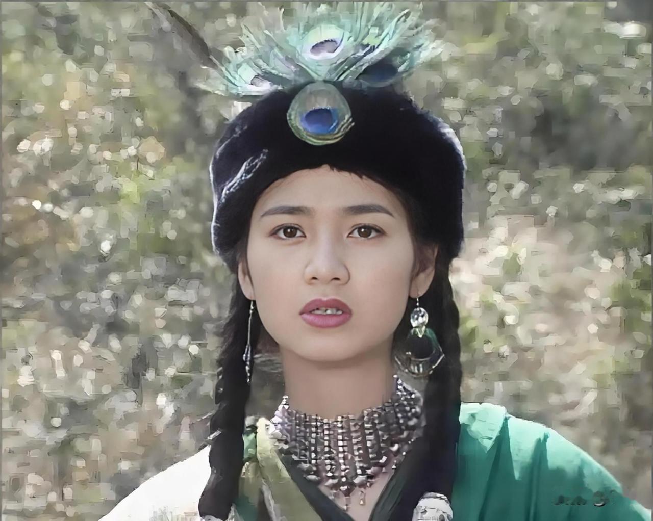 同样是“异域麻花辫造型”，六位女星谁美？洪欣袁洁莹邓萃雯余