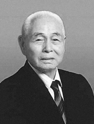 1965年，卫生部长钱信忠正在汇报工作，毛主席突然面色铁青地打断他：“听听你汇报