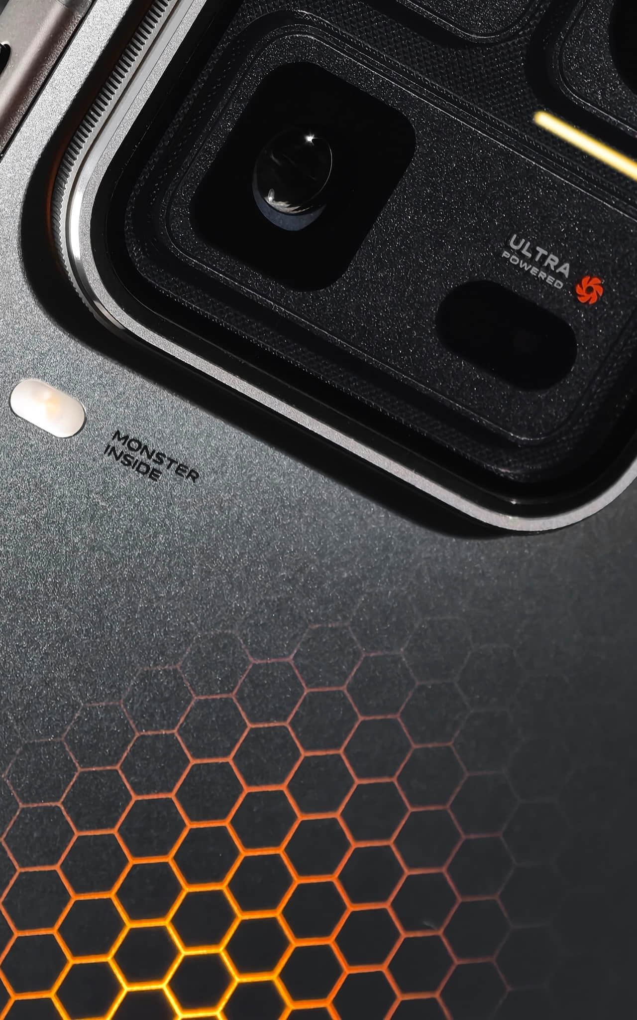 iQOO15Ultra外观太酷了当流动的光能遇到机械的精密，设计便成为了穿越时