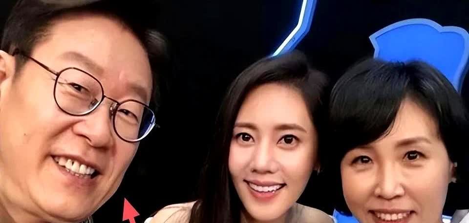 李在明当选韩国新一任总统，受益人不是文在寅，竟是一位中国媳妇，她