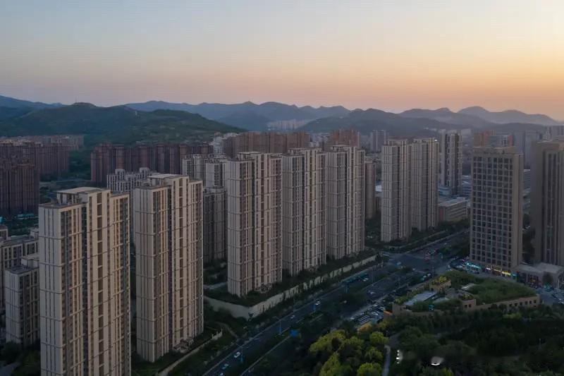 济南楼市上半年复盘一、对比去年上半年：市场明显回暖，主城房价跌幅收窄20