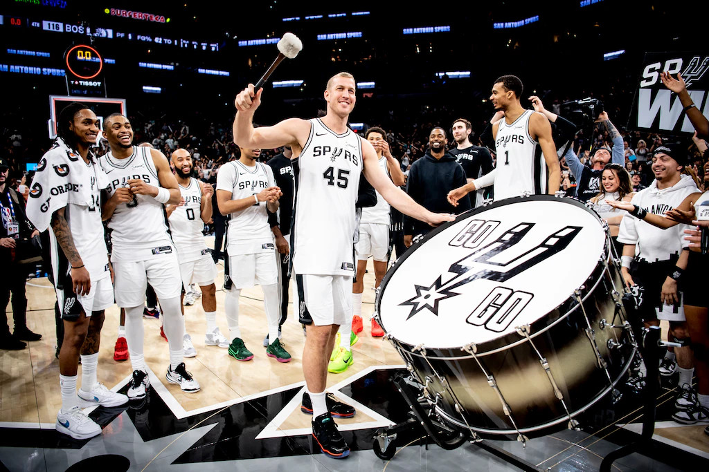 晚安马刺每一个踏实的当下，都是在为未来铺路。晚安刺蜜明天见晚安心语｜普拉姆利