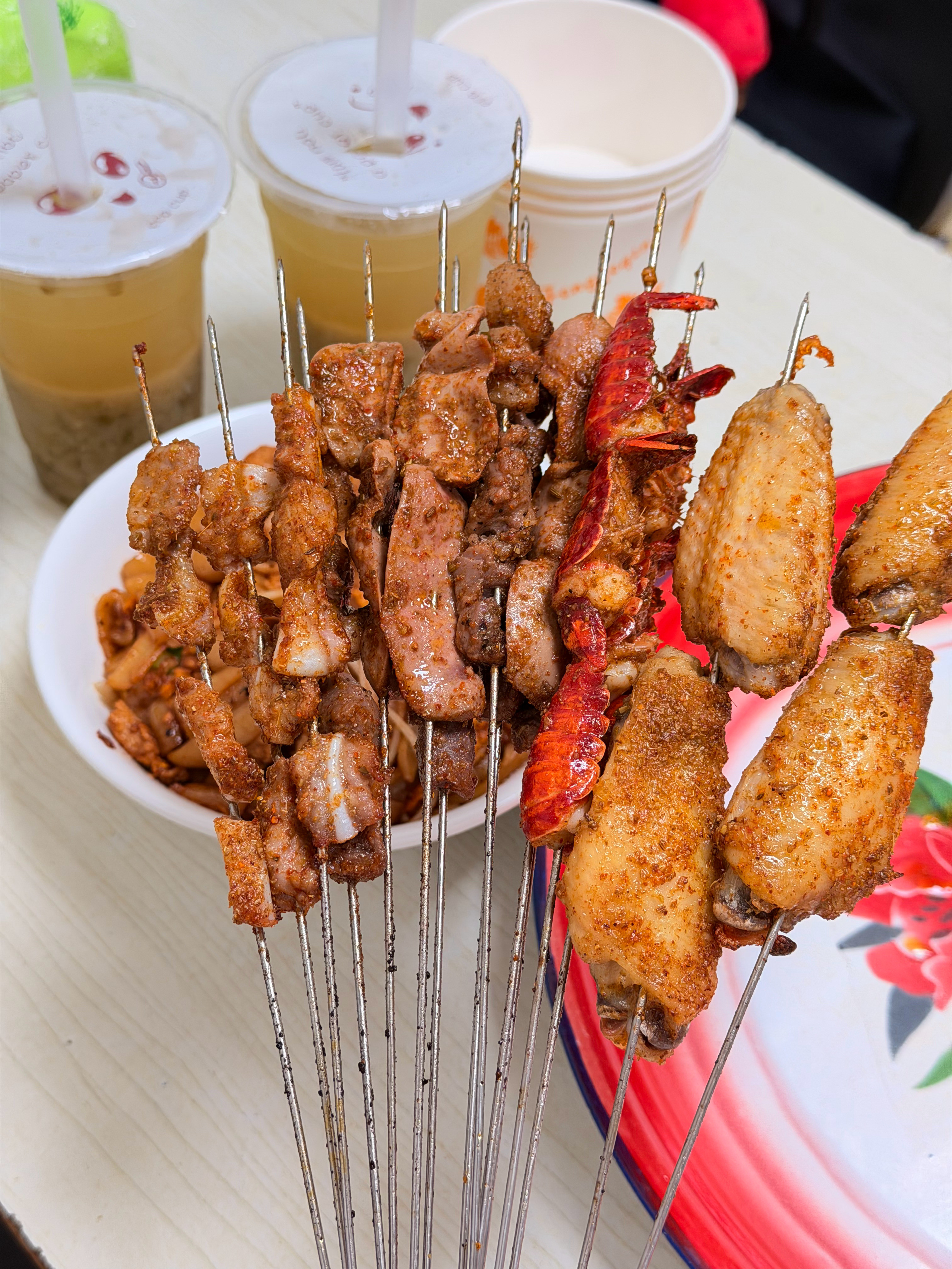 滋̾滋̾滋̾滋̾滋̾,油滋滋香喷喷ing好吃😋武汉·小胡子烧烤