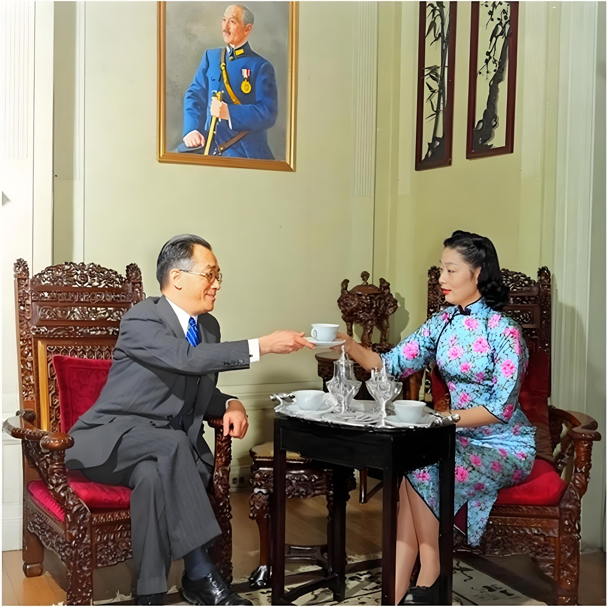1941年，喝下午茶的胡适与张太真。