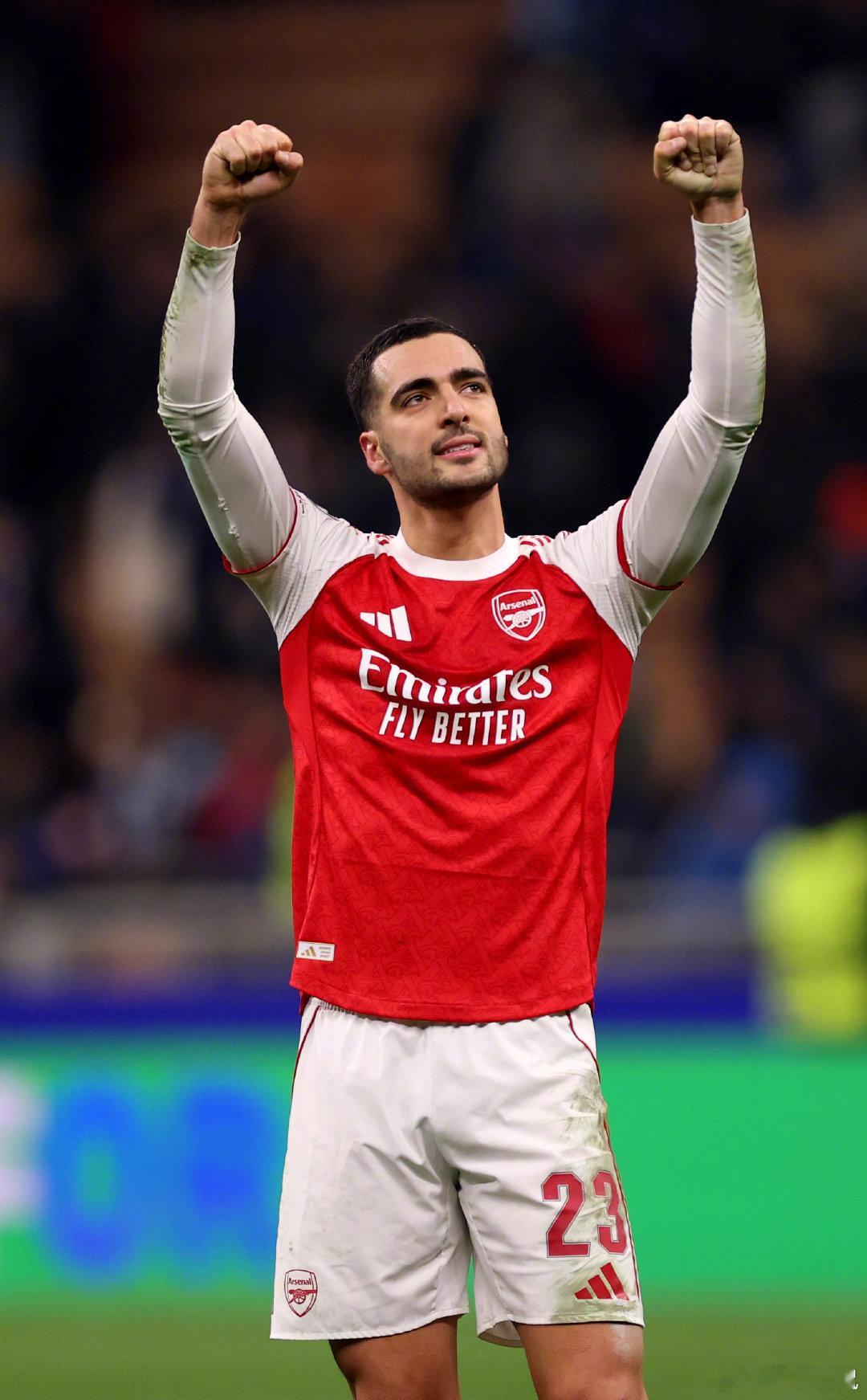 【梅里诺长期伤缺】阿森纳宣布中场梅里诺因为右脚骨损伤，将接受手术治疗，长期缺席，