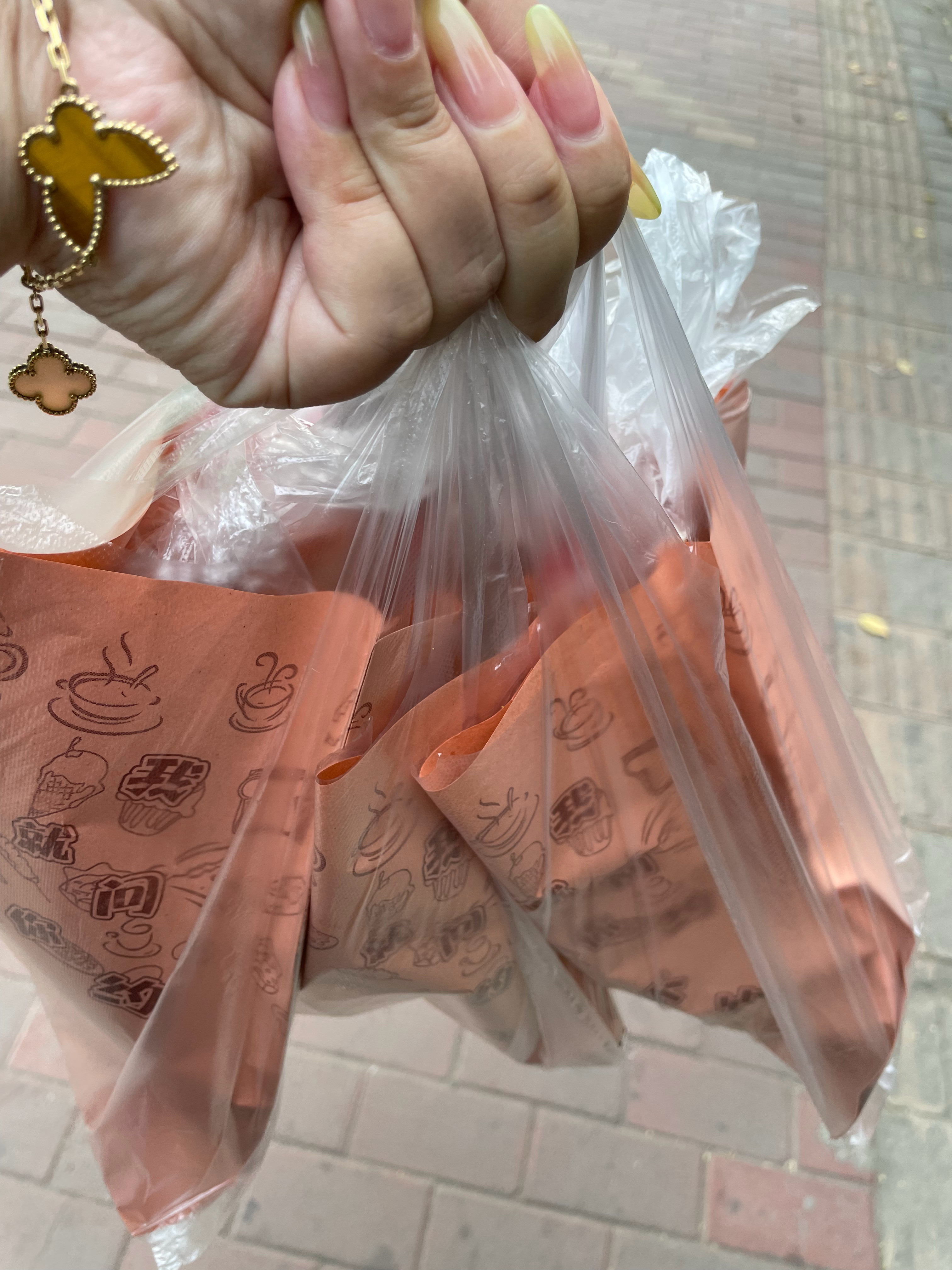 吃个油炸炸串！妈妈请客！吃完了又面壁思过了