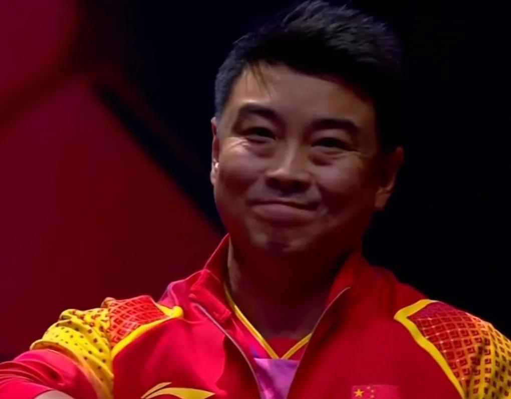 哈哈哈，真是笑发财了！王皓你怎么还有“两幅面孔”，真的是上班一个样，下班一个