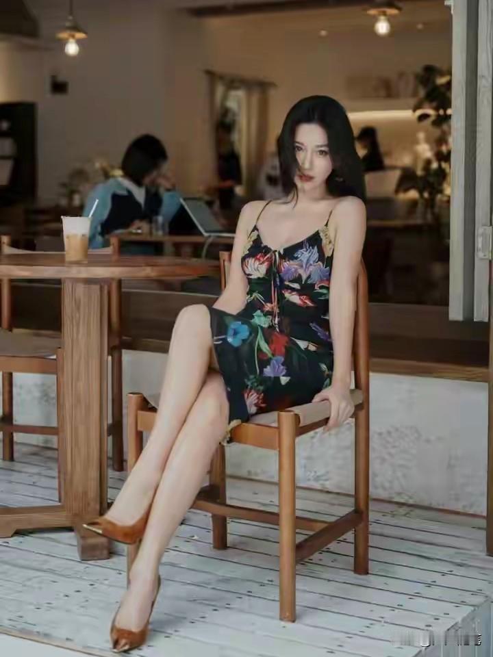 魔鬼身材不错，骨子里自带主角气质。