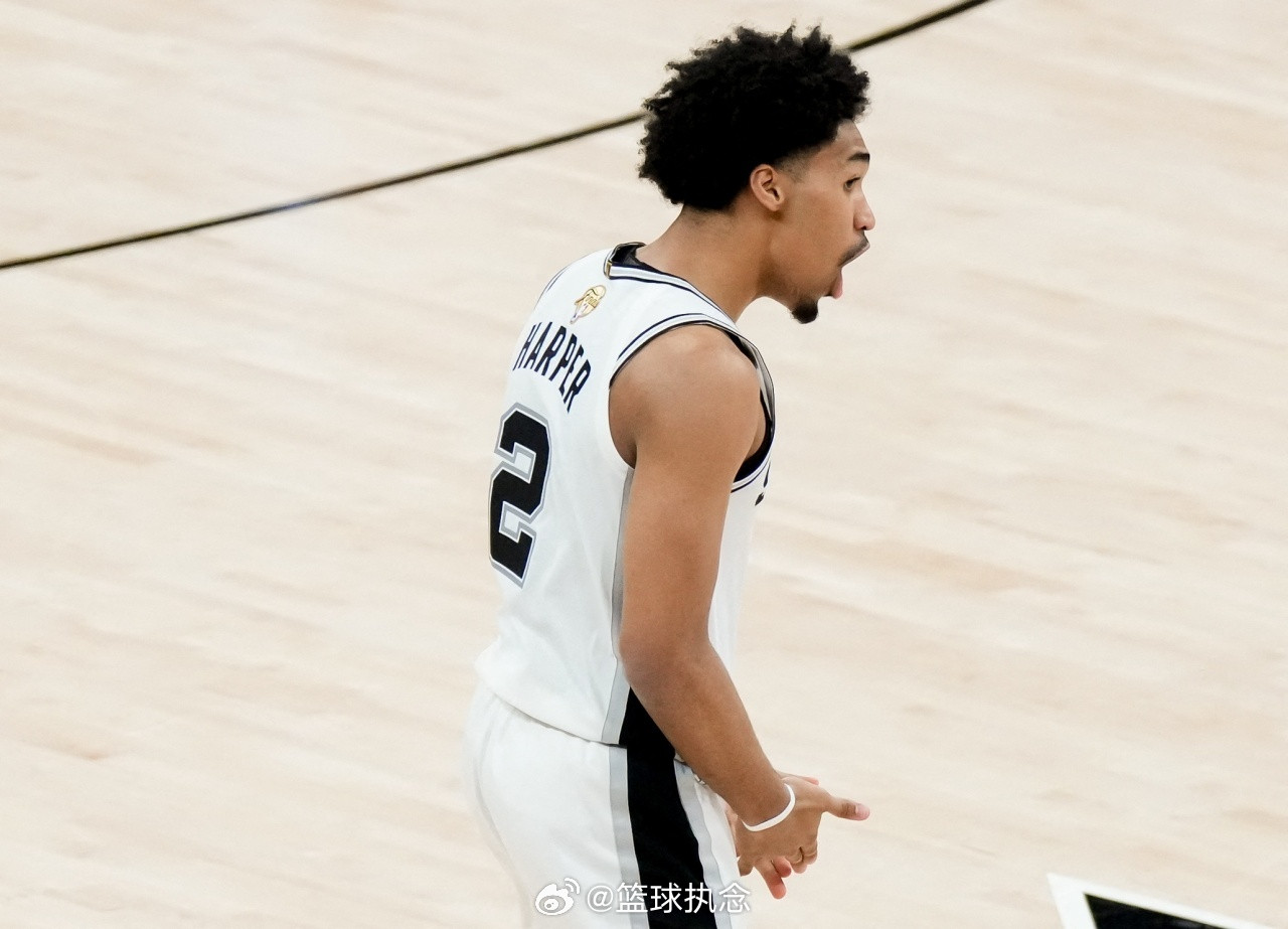 名记：哈珀将成长为马刺二当家NBA记者TimMacMahon在节目中表示：“我认为迪伦·哈珀最终将成