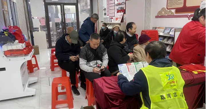 垃圾分类进社区，共筑绿色新风尚