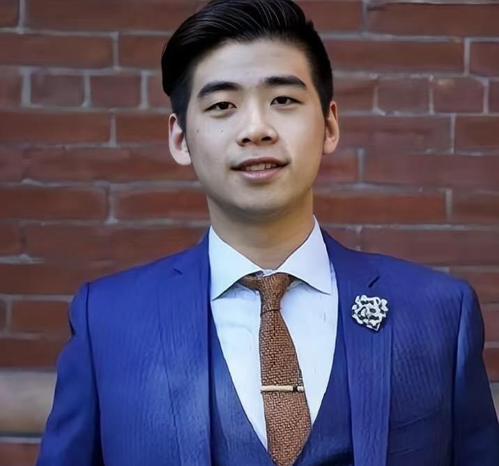 窦骁收入千万的艺人被说吃软饭，但对四房女婿辛奇隆这个20多岁的小伙子却没人说，可