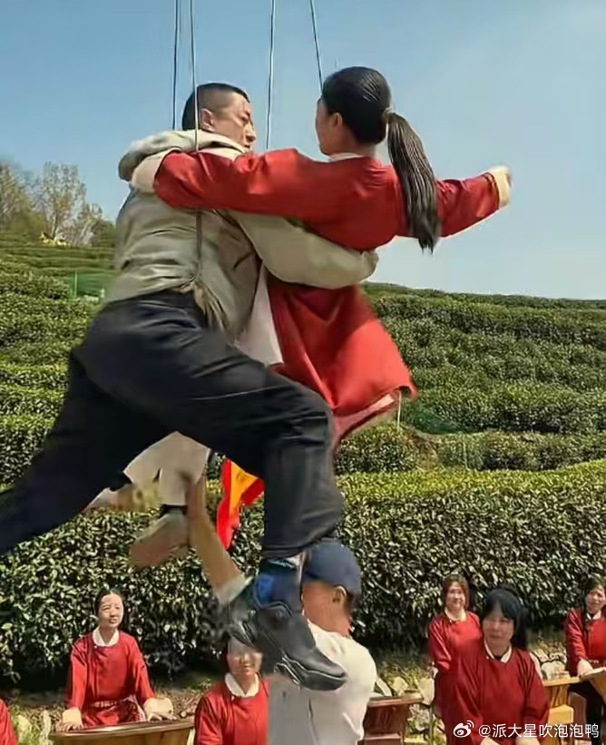 李亚鹏和张纪中又合作了，这次咖位降太低！李亚鹏2000年和张纪中合作，演《笑傲江