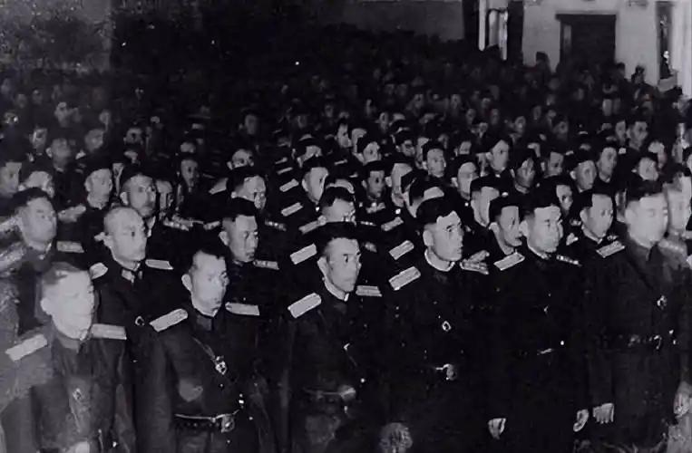 两位开国将军，同名同姓同乡同军衔，叶剑英：不会弄错了吧？1955年全军授衔