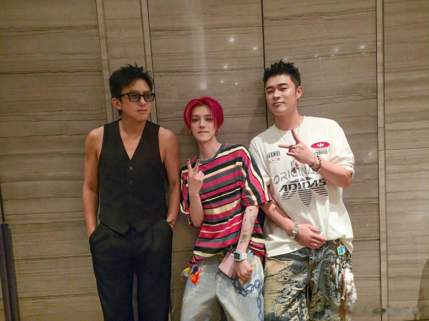 跑男学这么精彩吗跑男团的相处细节也太有梗了吧，鹿晗演唱会邓超陈赫李晨都到场助阵