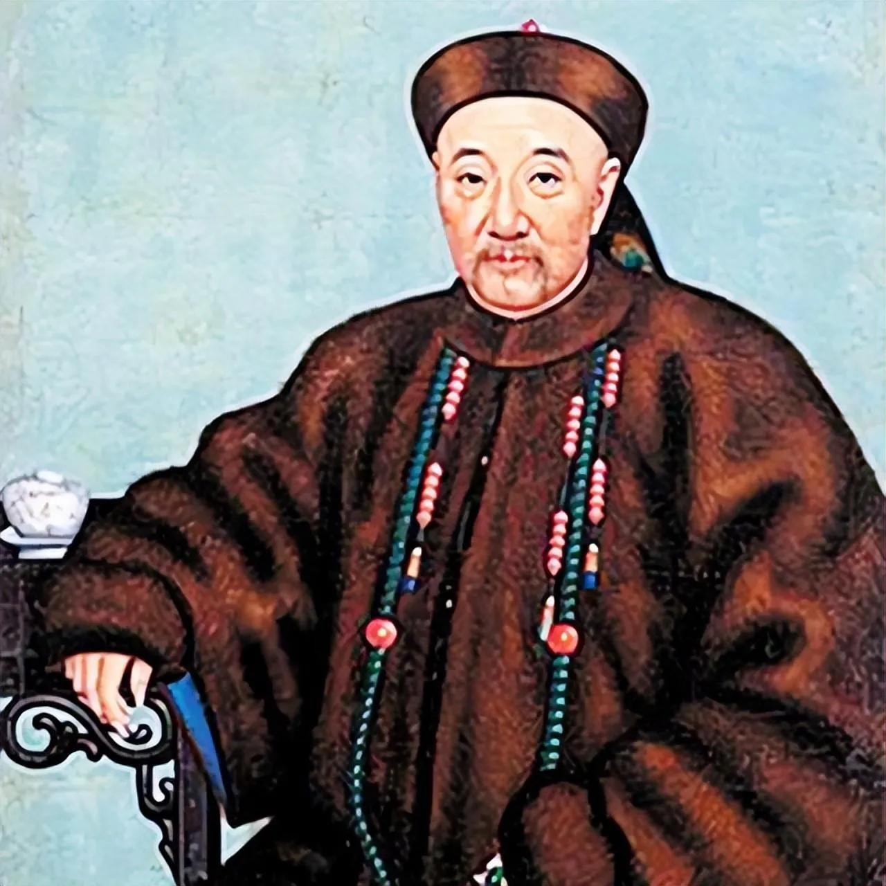 1885年，胡雪岩临别之际对九姨太说：我死后，葬礼上会来一个戴铁帽子神秘人，你剪