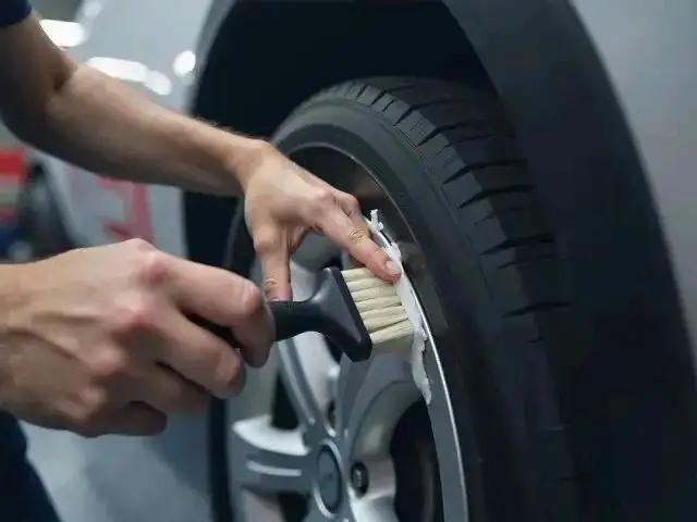 两万公里不到，四条轮胎磨得快平了。我一直以为是轮胎质量差，差点去找4S店扯皮。结