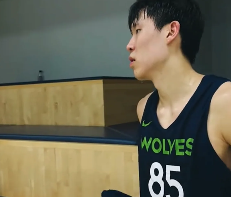 杨瀚森练习三分球，投篮进步巨大，夏季联赛是一个考验杨瀚森练习三分球，三分球是
