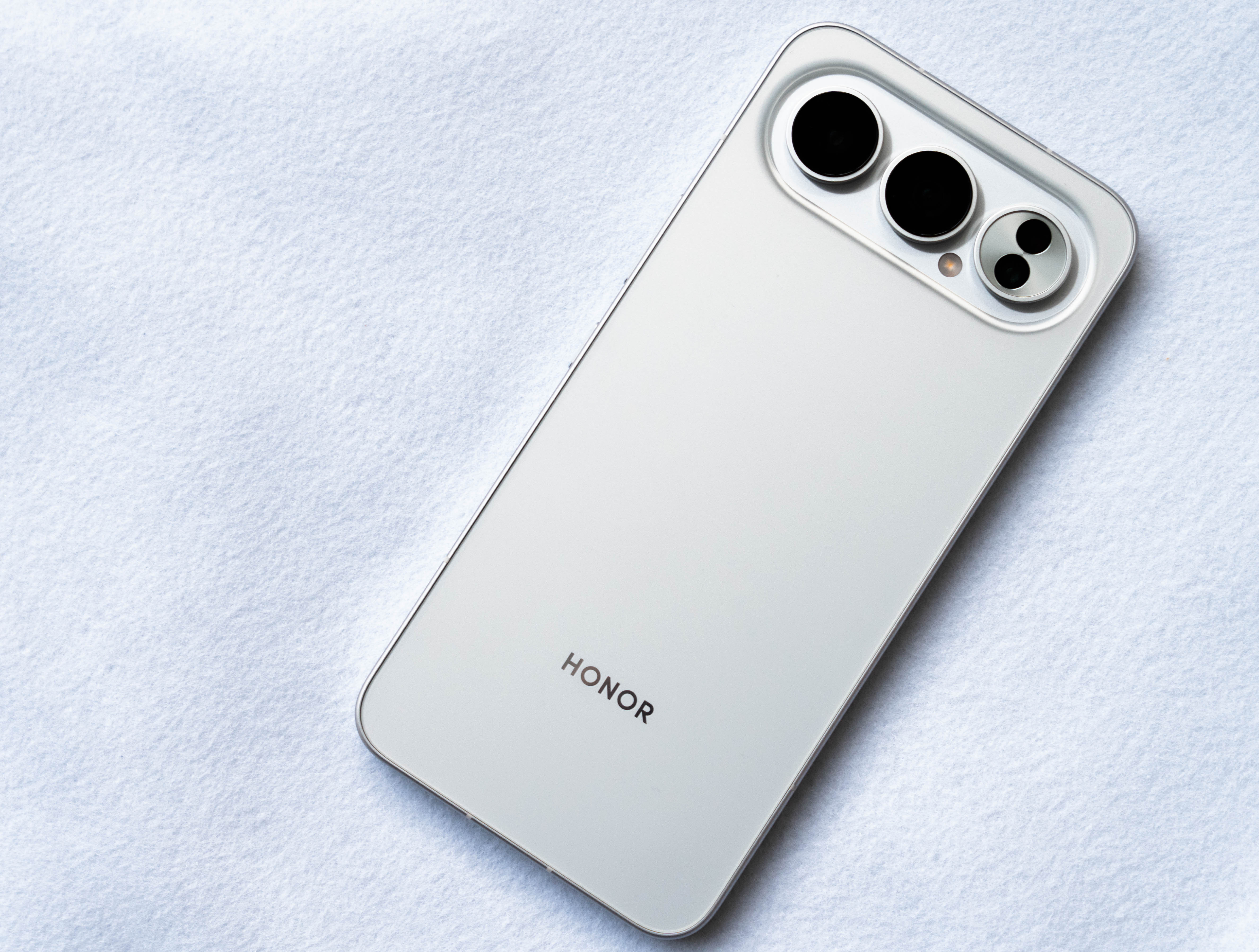 准备给我妈妈入手一台荣耀500，看到一众同行把闭幕式的热血和浪漫通通都记录，2亿