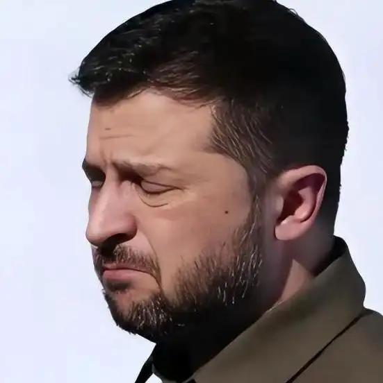 乌克兰打到这份上仍不肯低头，原因说白了就两条。一是泽连斯基不敢停——签了和约就是