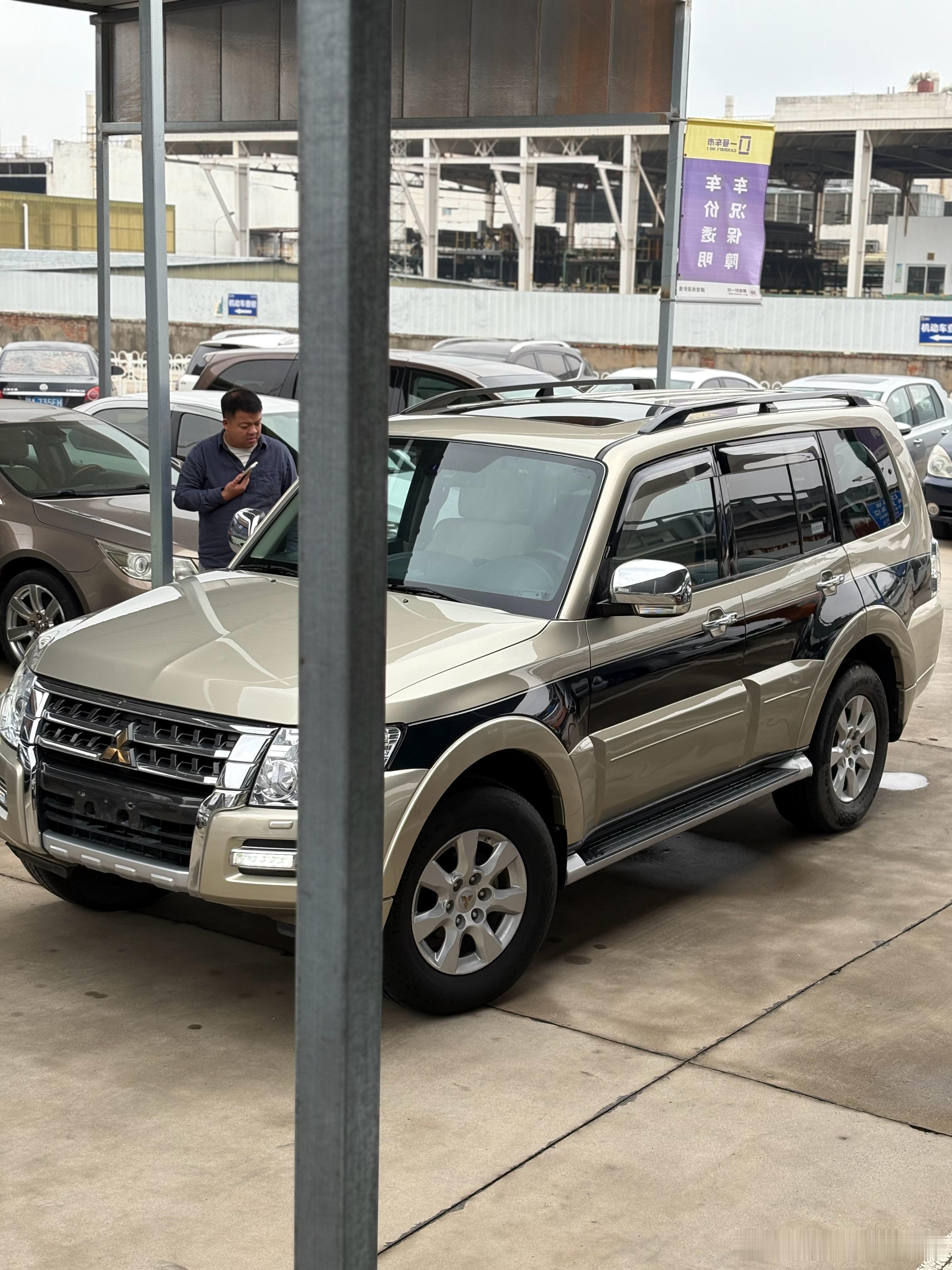 到了2015年帕杰罗V93金镶玉限量版3.0顶配带锁​​​